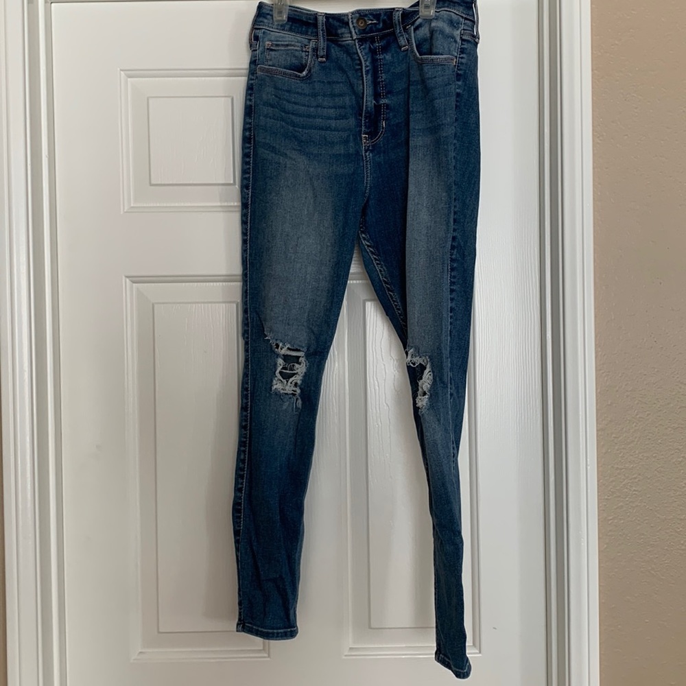 “Hollister” - womens ripped skinny jeans